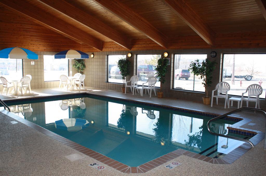 Americinn By Wyndham Rogers Экстерьер фото