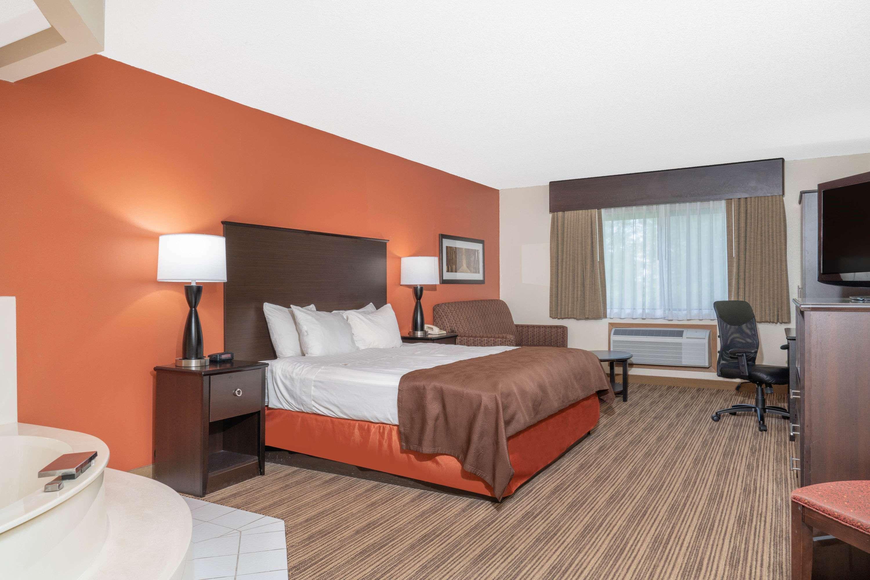 Americinn By Wyndham Rogers Экстерьер фото