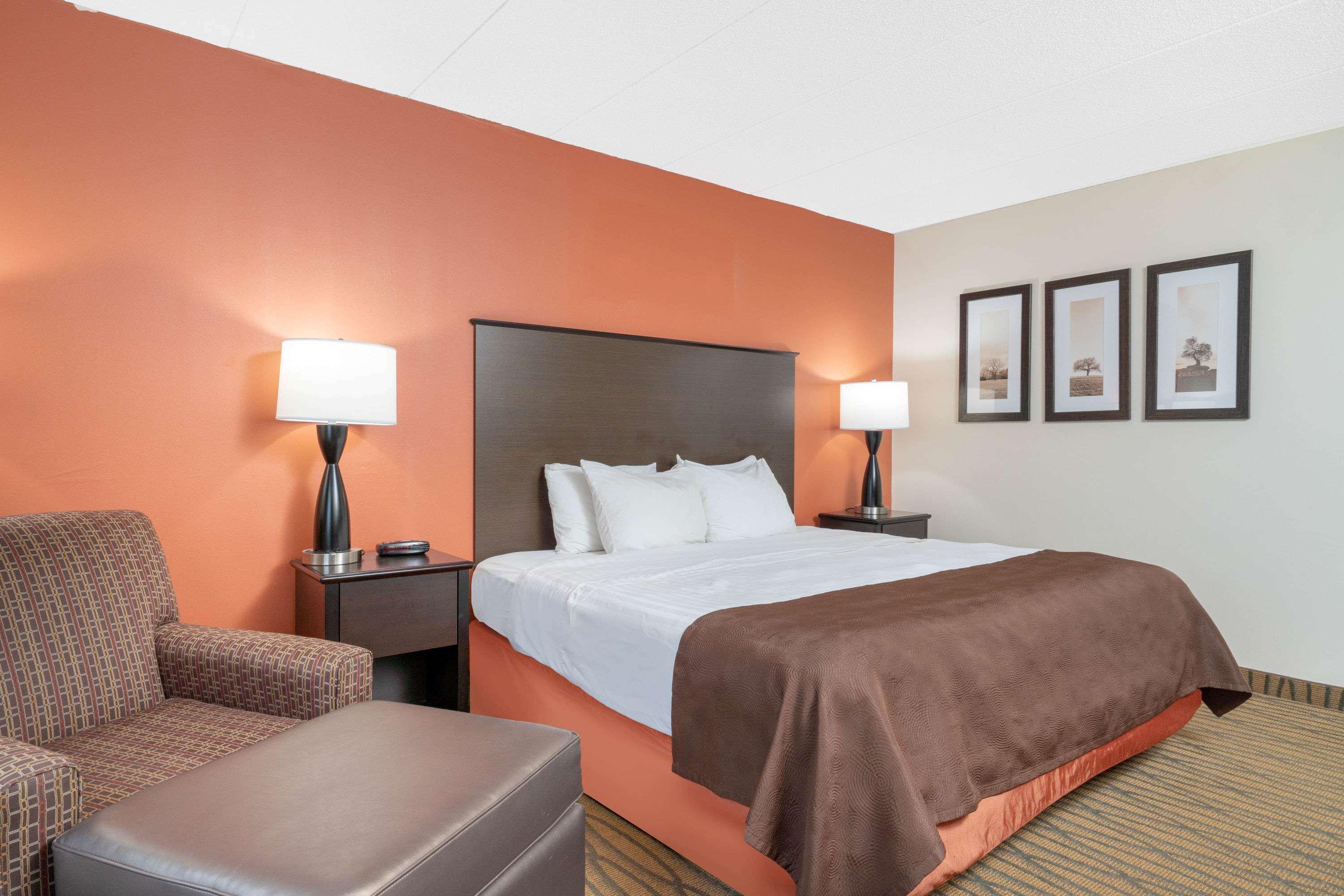 Americinn By Wyndham Rogers Экстерьер фото