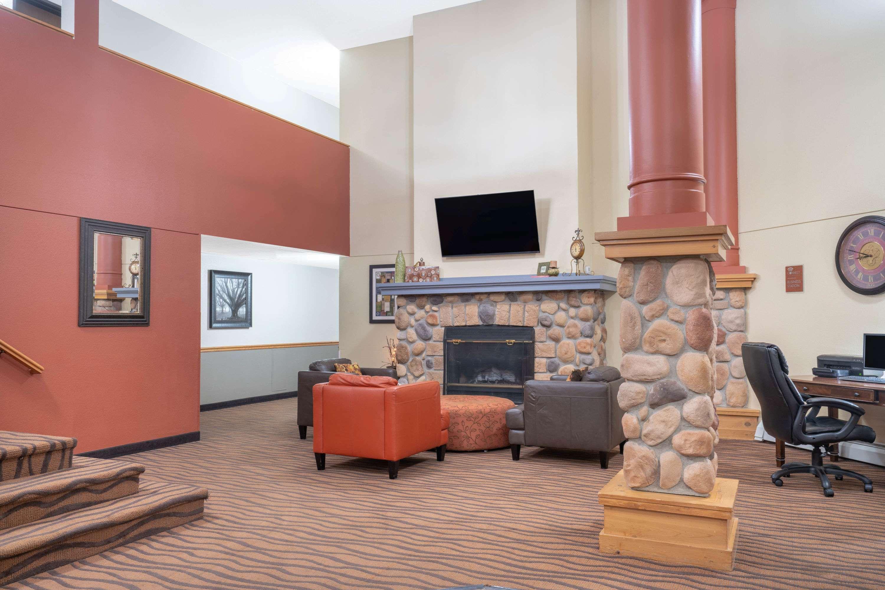 Americinn By Wyndham Rogers Экстерьер фото